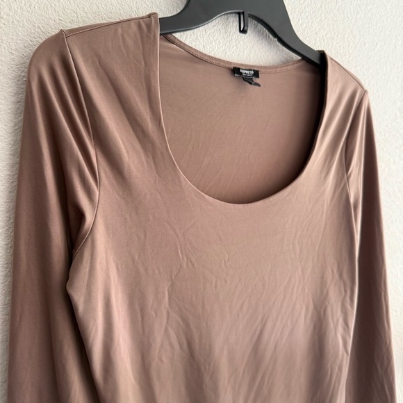 Express Taupe Body Contour Long Sleeve Thong Bodysuit Size M Scoop Neck Slimming - Picture 3 of 6